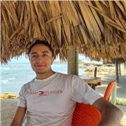 Hola, soy Javier, un químico industrial apasionado por la enseñanza y la química. Con 24 años de edad, actualmente estoy estudiand